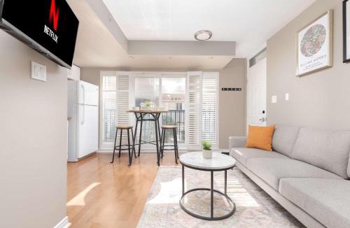 King West Village Apartment | Town House by Exhibition and BMO Field - Sleeps 2