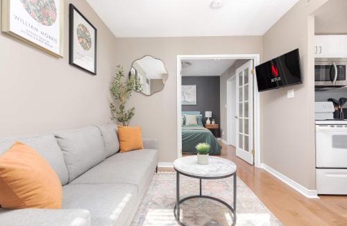 King West Village Apartment | Town House by Exhibition and BMO Field - Sleeps 2