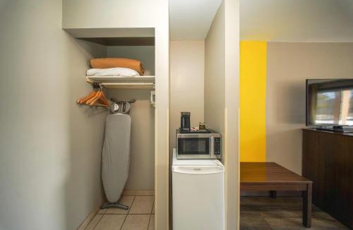 Kingston Hotel | Super 8 by Wyndham Kingston
