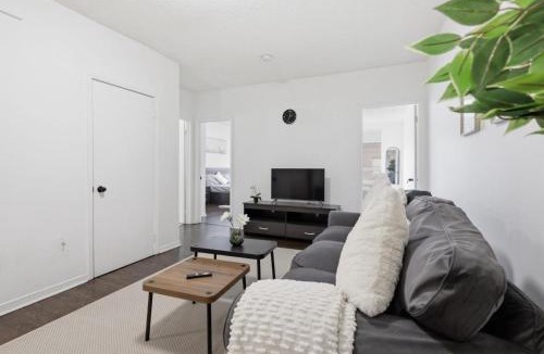 Liberty Village Apartment | Modern Luxury 3BR Home in Downtown Toronto