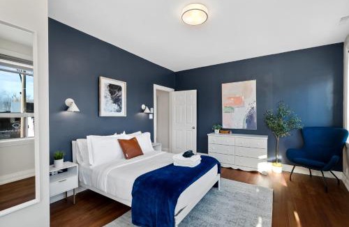 Lawrence Park South Hotel | Spacious 3BR3BA Retreat with Outdoor Space Sleeps 10, Steps from Subway