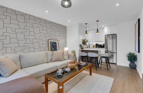Milton Park Apartment | La Galerie Luxe 1BR King Bed Parking Inc