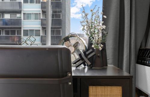 Milton Park Apartment | La Galerie Luxe 1BR King Bed Parking Inc