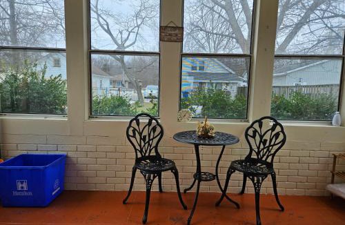 Leamington House | Casa Azul- Entire Lakefront Cottage with Hot Tub