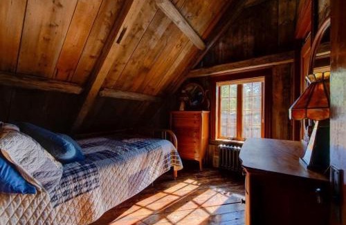 Sainte-Marguerite Ski Chalet | Chalet Ancestral - Old-World Charm by Lake