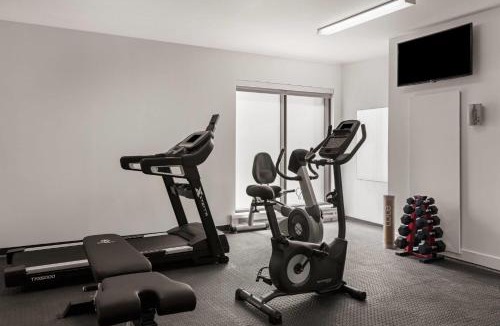 Laval Hotel | Ramada by Wyndham Laval