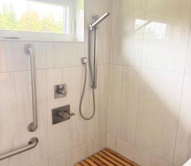 Grand-Etang Villa | Cedar Peak - Design-Forward Barrier-Free Chalet