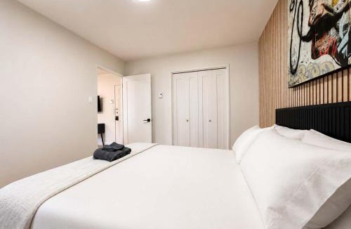 Maizerets Apartment | 5min Downtown 4 People AC The Salvador Dali