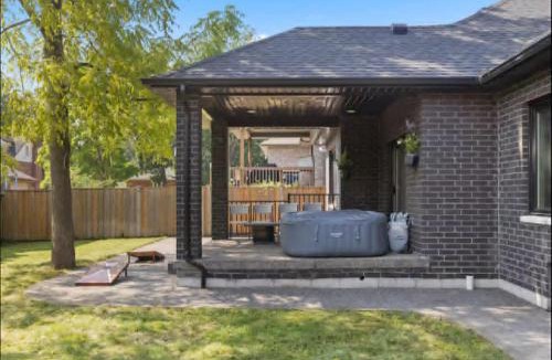 LaSalle House | The Matchette Manor - Luxury - Hotub - Lasalle