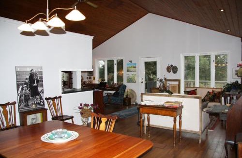 Historic Old Town Bed & Breakfast | 2 Moon Cottage