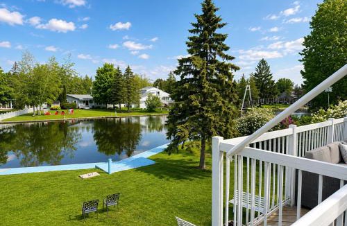 Lagoon City House | Canalside Summer Cottage with Waterview, Custom Bar, BBQ, and Fireplace