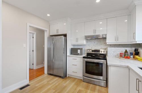 Richview House | King beds 10 min to airport 20 min to downtown