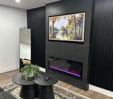 Windsor House | Luxury Home close to Windsor Airport and Detroit border, sleeps 11 guest
