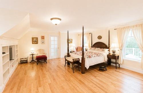 Thornhill House | Cozy 1-Bedroom Stay in a Shared Home