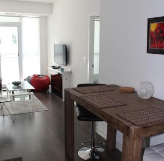 Yonge-Eglinton Apartment | Modern & Stylish Condo in Midtown