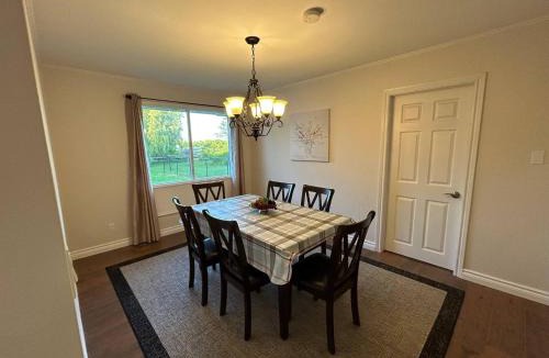 Virginia House | Cozy 3BR Cottage Near Lake Simcoe