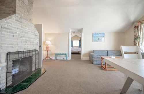 Georgina House | 146 Peaceful 3BR Lakeside Retreat for Families