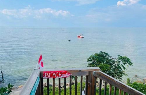 Georgina Ski Chalet | 136 Birdie Simcoe Cottage private Beach, Kayak