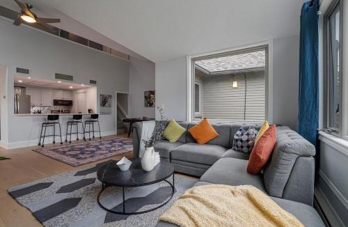Huntsville Apartment | Huntsville Lakeview Retreat with Jacuzzi & Games