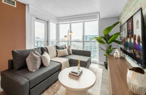 CityPlace Apartment | Modern 1BR Condo Walk to CN Tower & Rogers Centre