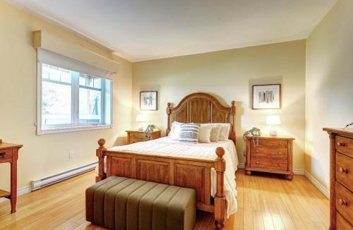 La Minerve Ski Chalet | Domaine Waterfront Spa Near Mont-Tremblant