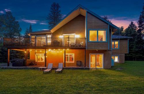 La Minerve Ski Chalet | Domaine Waterfront Spa Near Mont-Tremblant