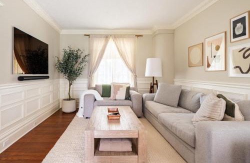 Stratford House | Modern & Spacious 1908 Home