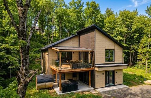Argenteuil Regional County Municipality Ski Chalet | Chalet Calma with Private Spa & Sauna, Billiards & Games
