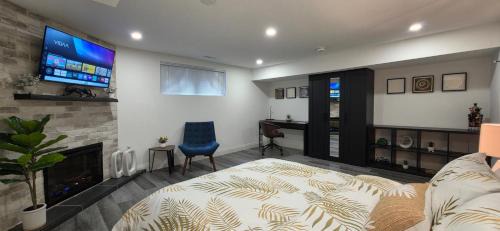 Swansea Apartment | Renovated Guest Suite Near The Lake & High Park in Toronto!