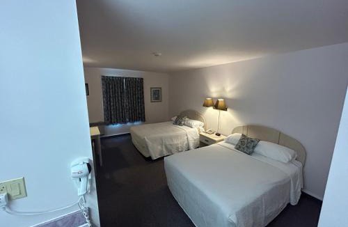 Sauble Beach Hotel | Centennial Motel