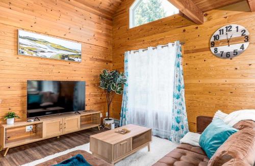Shannon Ski Chalet | La Jumelle with Private Spa, Garden & BBQ, nature escape