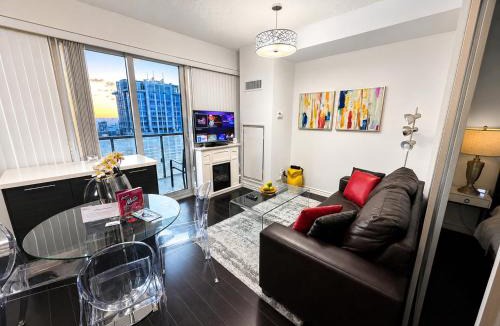 Bay Street Corridor Apartment | Altitude Suites on Yonge - Downtown Toronto Short Walk to SickKids, TMU & Eaton Centre