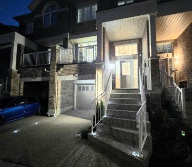 Orangeville House | Ligero Townhouse Entire Four Bedrooms Home