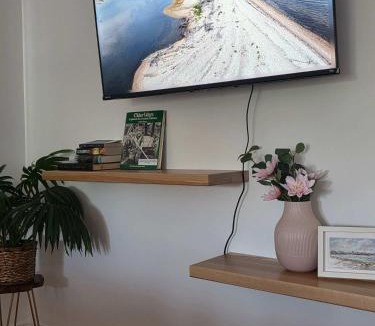 Hunts Point Apartment | Hunts Point Rustic Coastal Retreat with King Bed