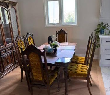 L'Amoreaux House | Spacious 3BR Family Home near Fairview Mall