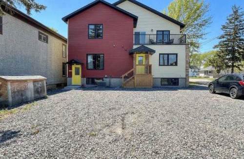 Port Colborne Apartment | Summer Deal 2BR Family Stay Near Beach and Canal