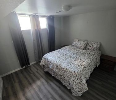 Brampton House | Bright Cozy 2-Bedroom Main Floor Suite