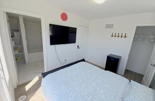 Downsview House | Downsview Park Retreat 2 - Rogers Stadium Getaway
