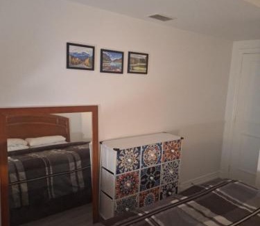 Thorncliffe Park House | King Bed Room with Private Bath and Free Parking - 20m to Downtown Toronto