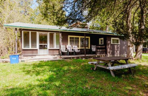 Bobcaygeon House | Beach, BBQ, Waterfront Ambleside Resort in Bobcaygeon, Kawartha