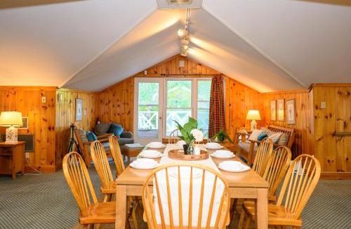 Georgina Ski Chalet | 8 Mayfair Entire 10BR Cottage Beach, Kayaks