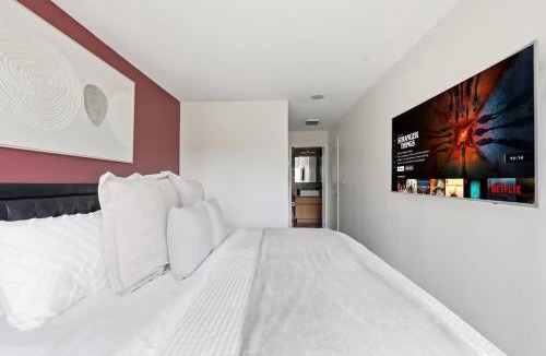 CityPlace Apartment | Luxurious 4BR Oasis Walk to CN Tower Entertainment
