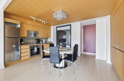 CityPlace Apartment | Luxurious 4BR Oasis Walk to CN Tower Entertainment