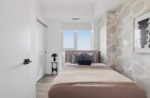The Queensway Apartment | Sleek 2BR Toronto Condo Patio & Free Parking
