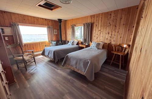 Tabusintac Villa | Bob's Cabin at Wishart's Point Lodge