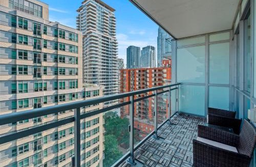 Yonge-Eglinton Apartment | Cozy 2 Bedroom Dunfield Ave Condo in the Heart of Downtown