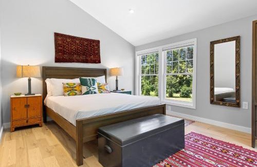 Waldoboro House | Newly-built waterfront home with fast WiFi, furnished deck, & washer/dryer