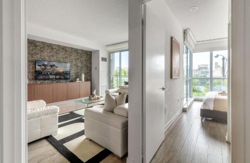 CityPlace Apartment | Upscale 3BR Downtown Suite with Parking