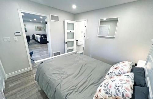 Hamilton Apartment | Luxe Home Near Limeridge - Sleeps 11 - Pool