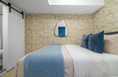 Trinity - Bellwoods Apartment | Modern Basement Suite Heart of Ossington